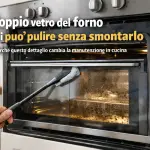 Il doppio vetro del forno si può pulire senza smontarlo: perché questo dettaglio cambia la manutenzione in cucina